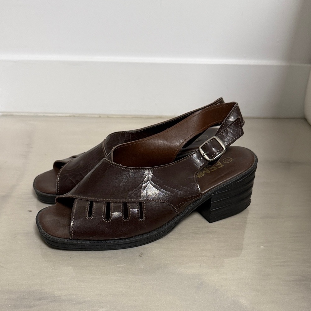 Chic Brown Slingback Sandals